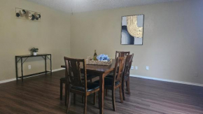 Cozy Four Bedroom Residence In Converse
